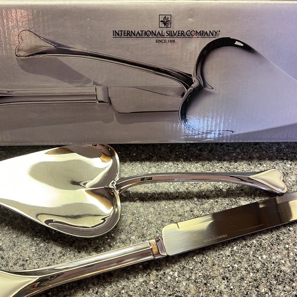 NWT International Silver Company 2 Piece Heart Shaped Serving Set - Picture 3 of 8